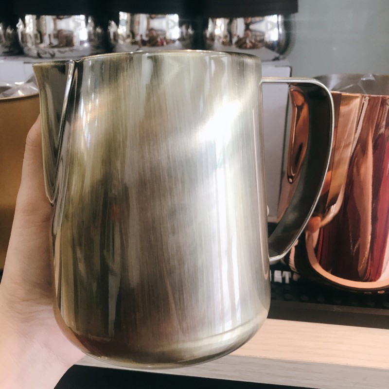 Ca đánh sữa màu xám vàng 600ml